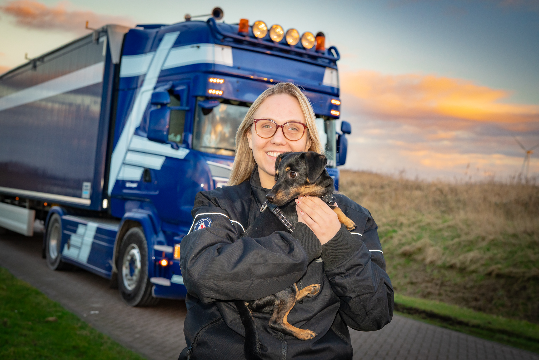 Ladytrucker Iris Pelle moet hondje Joep
